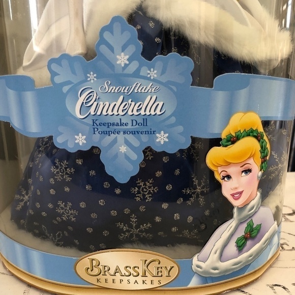 DISNEY Princess Snowflake Cinderella 2004 Porcelain Doll, Brass Key, New In Box - Picture 3 of 12
